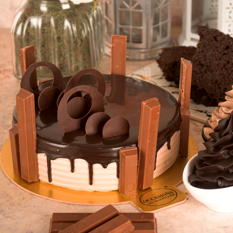 Chocolate Kitkat Cake (Eggless)